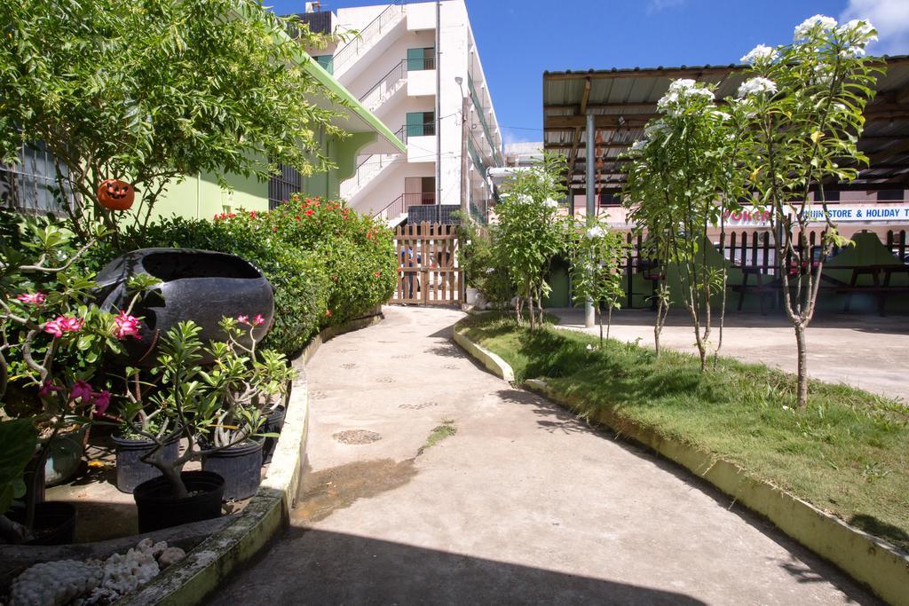G.T. Guest House Garapan Extérieur photo